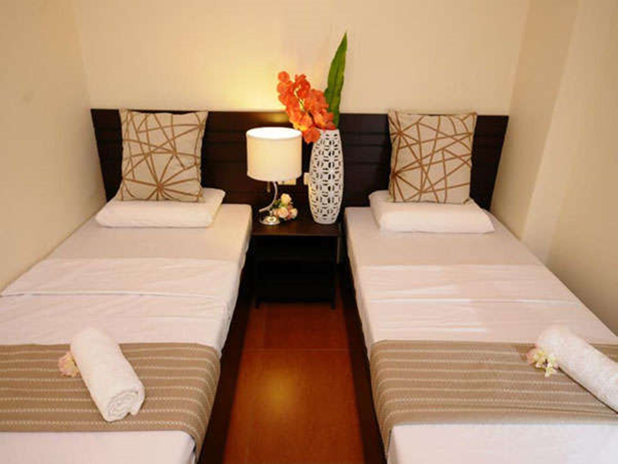 Reddoorz Near Victoria Mall Davao Bagian luar foto
