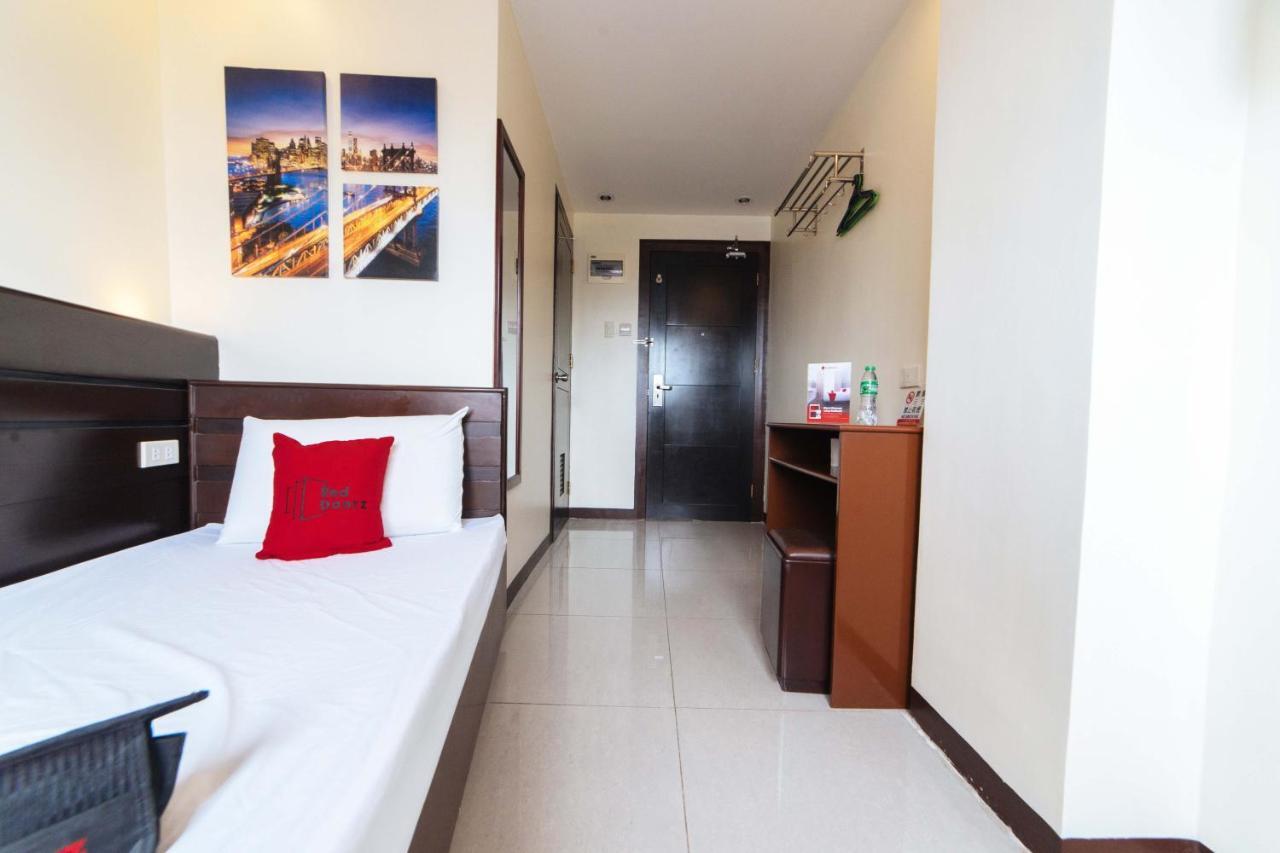 Reddoorz Near Victoria Mall Davao Bagian luar foto