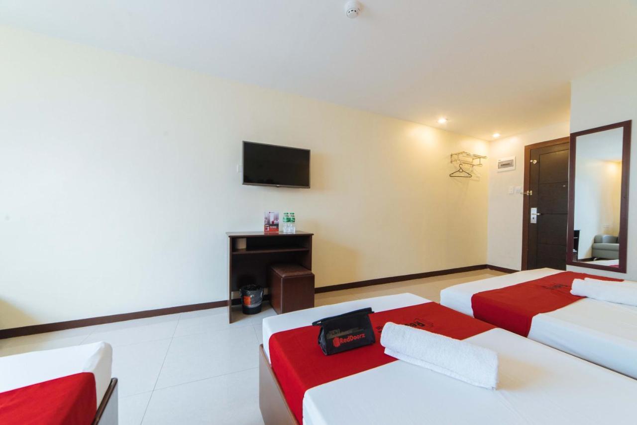 Reddoorz Near Victoria Mall Davao Bagian luar foto