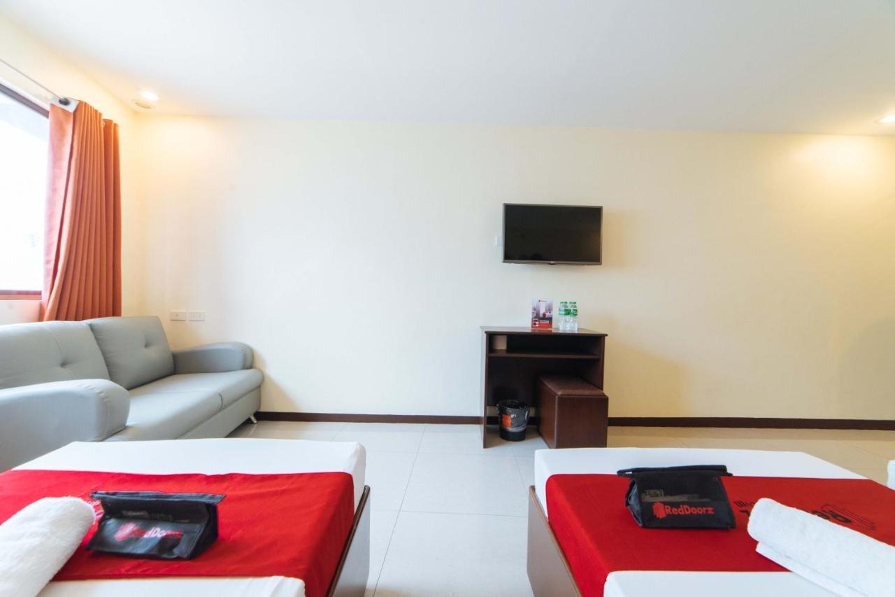Reddoorz Near Victoria Mall Davao Bagian luar foto