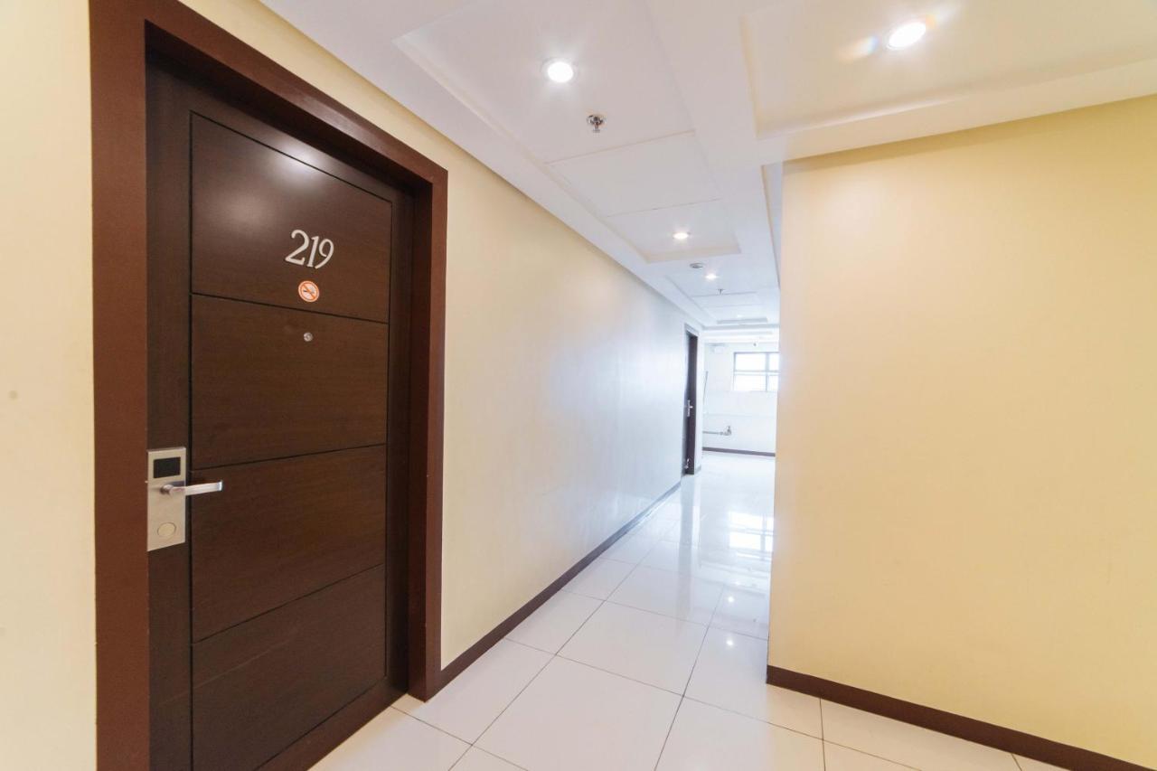 Reddoorz Near Victoria Mall Davao Bagian luar foto