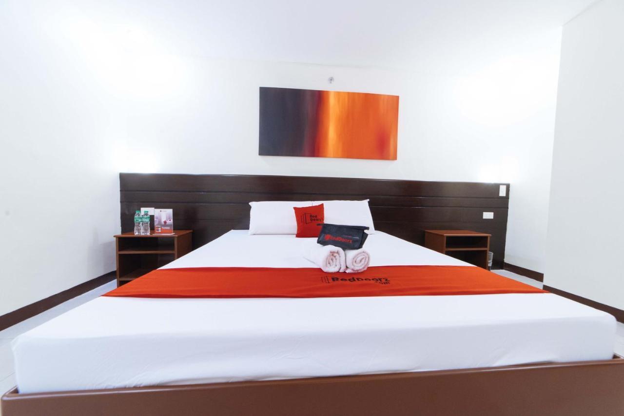 Reddoorz Near Victoria Mall Davao Bagian luar foto